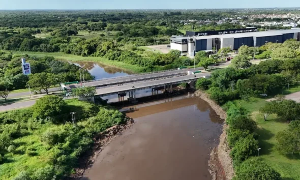 Crecida del Río Negro en el Chaco: la APA abrió todas las compuertas y sostiene monitoreo permanente tras lluvias extraordinarias en la cuenca