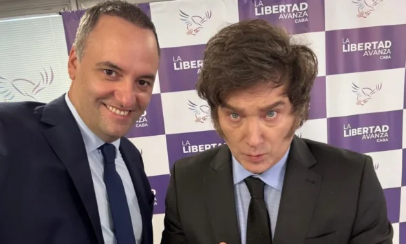 Adorni no renuncia y Milei apoya