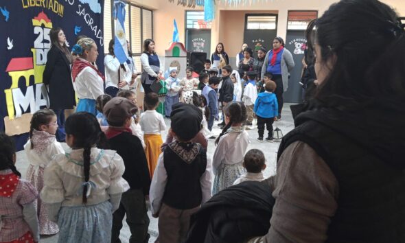 Acto del 25 de mayo en el Jardín 175 de Charata