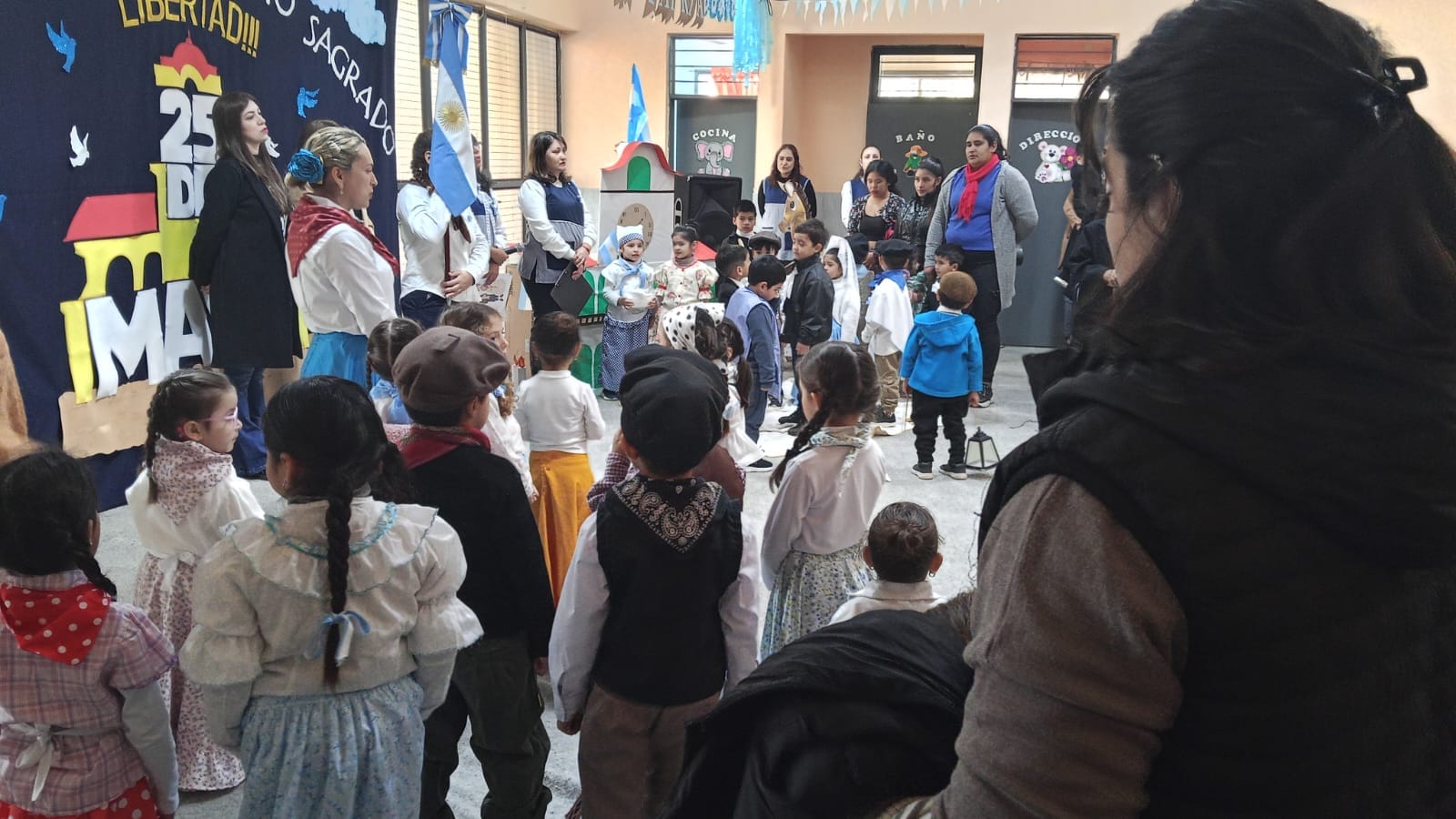 Acto del 25 de mayo en el Jardín 175 de Charata