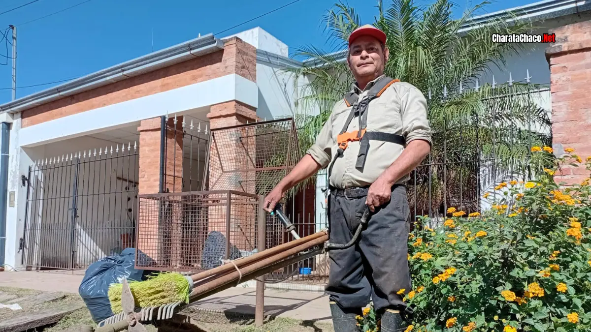 Jardinero en Charata: diez años de oficio propio
