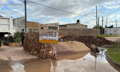 Obras municipales en Charata: perfilado y enripiado en Barrio Ulm
