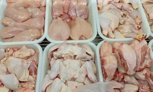 Charata: baja el pollo aunque la carne vacuna sigue subiendo