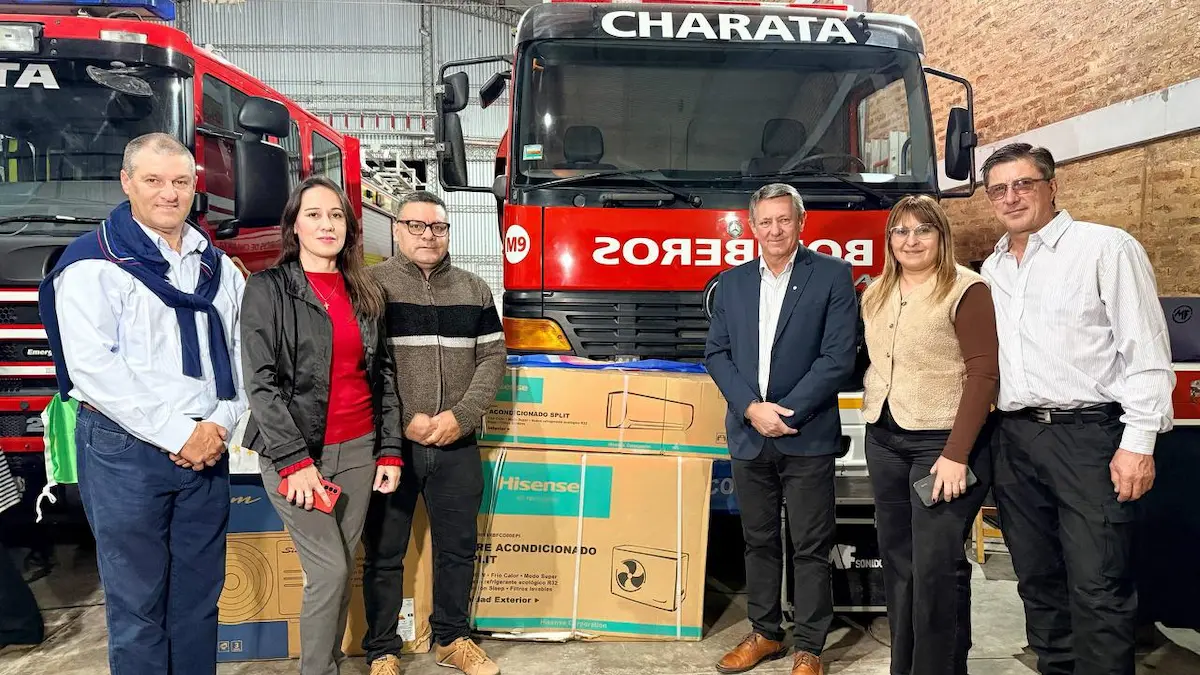 Rach entregó equipamiento a los Bomberos Voluntarios de Charata en su día