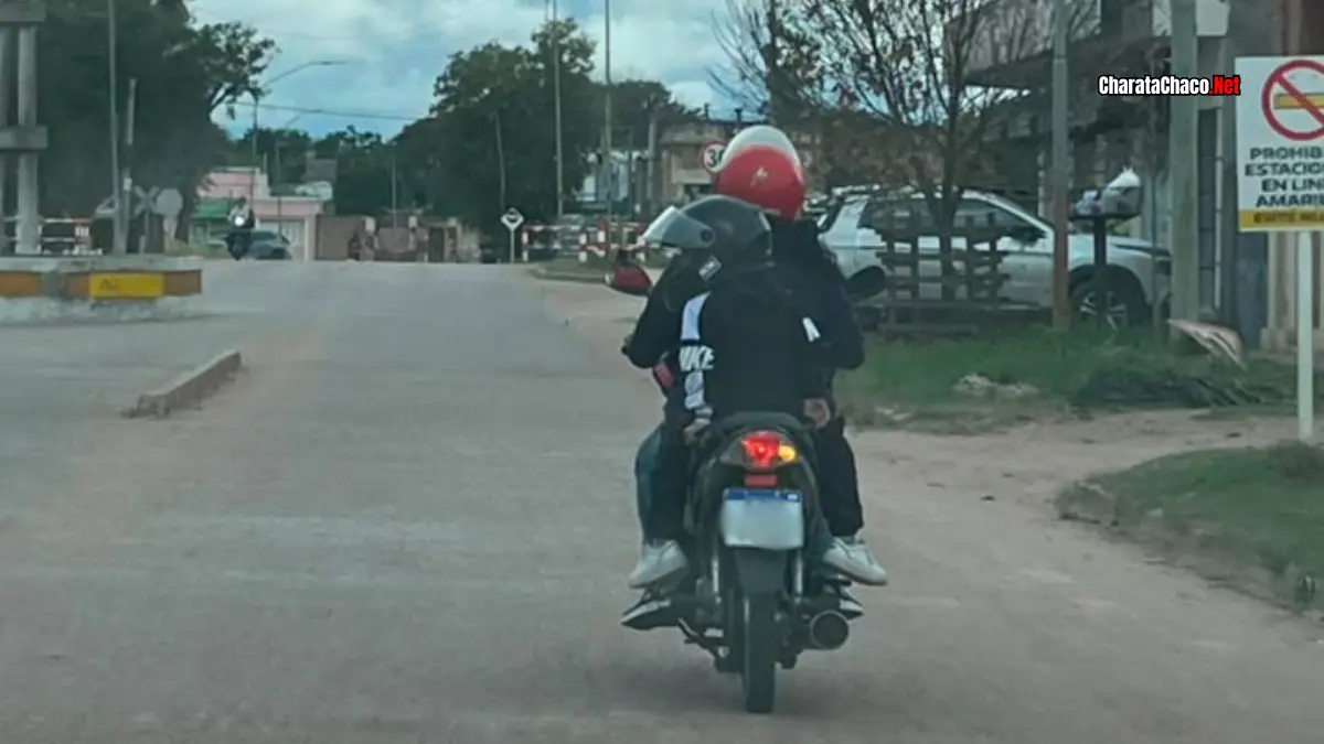 Uso del casco en moto en Charata: el llamado del Municipio