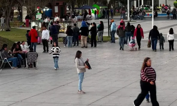 Domingo Cultural en el Paseo del Sol: familias y emprendedores en Charata