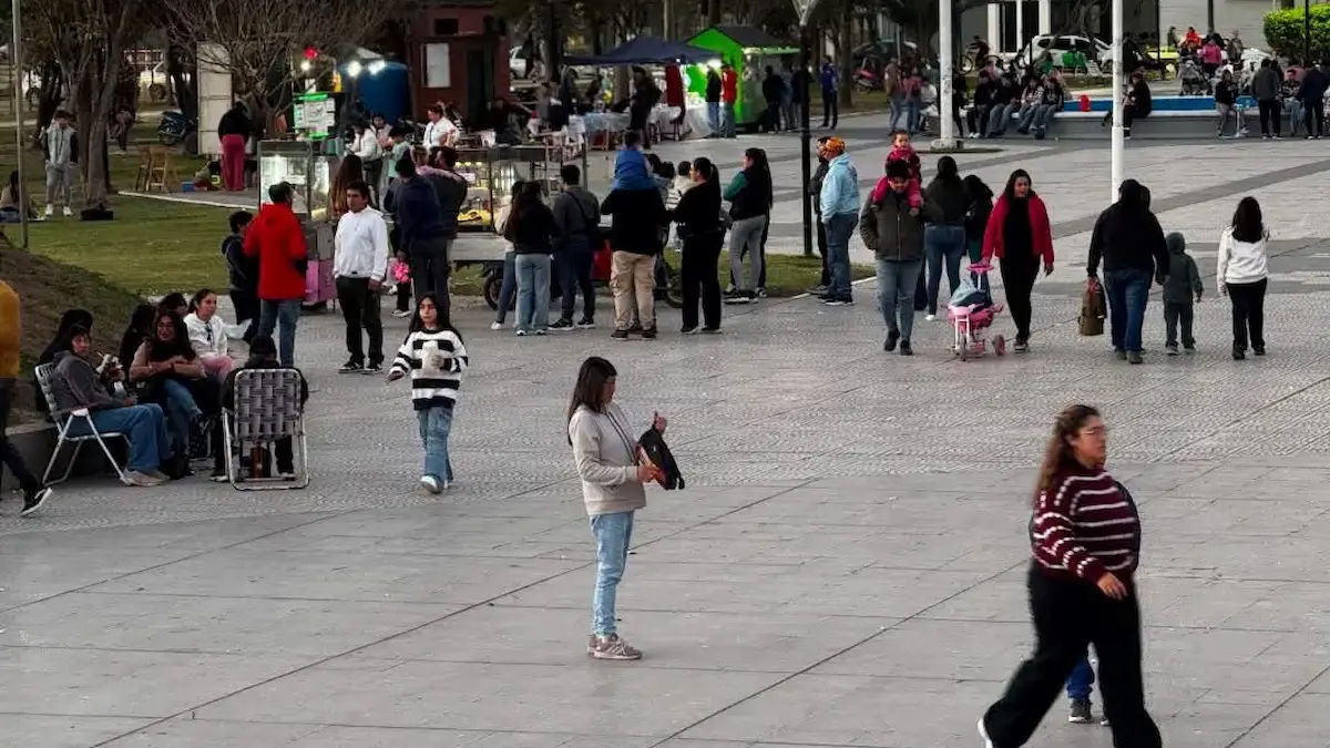 Domingo Cultural en el Paseo del Sol: familias y emprendedores en Charata
