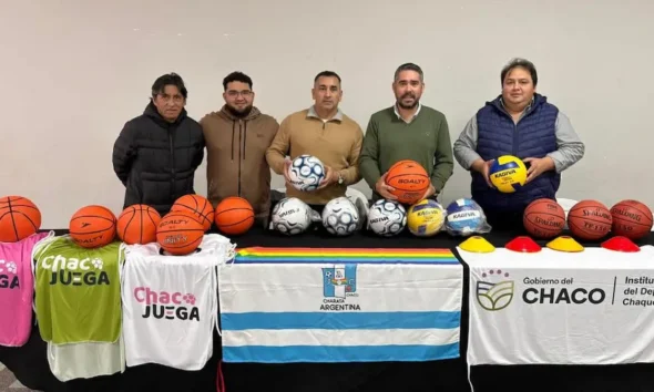 Entrega de elementos deportivos al Club Cooperativa Agraria de Charata