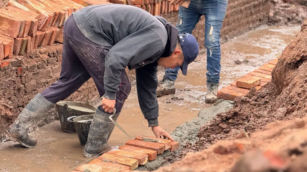 Cunetas y alcantarillas en barrio Itatí: Charata refuerza trabajos
