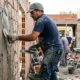 Poder adquisitivo en Chaco: cuántas horas hay que trabajar para comprar zapatillas o un iPhone