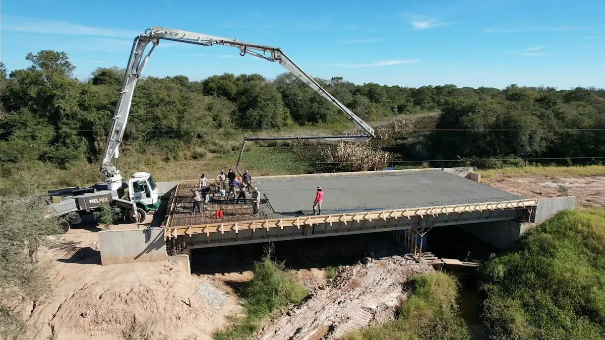 Pavimentación de la Ruta Provincial 30: llegó al puente
