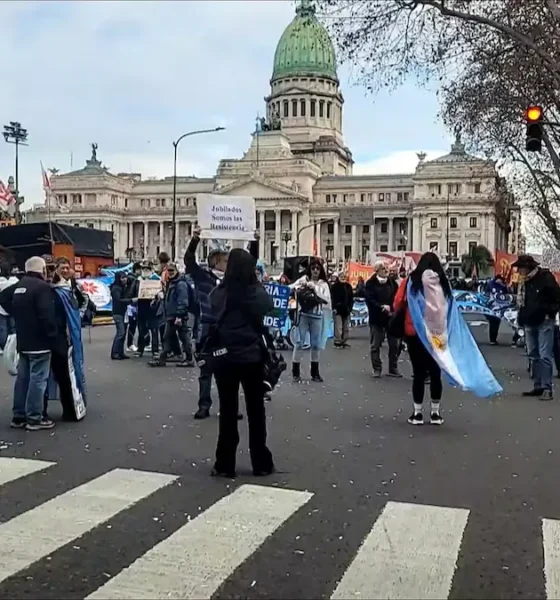 CGT y jubilados marcharon al Congreso: incidentes en Avellaneda
