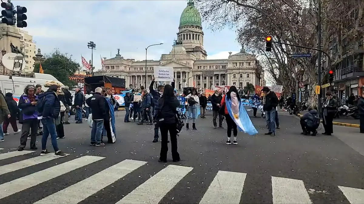 CGT y jubilados marcharon al Congreso: incidentes en Avellaneda