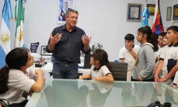 Visita educativa en el Municipio: alumnos de la Escuela 142