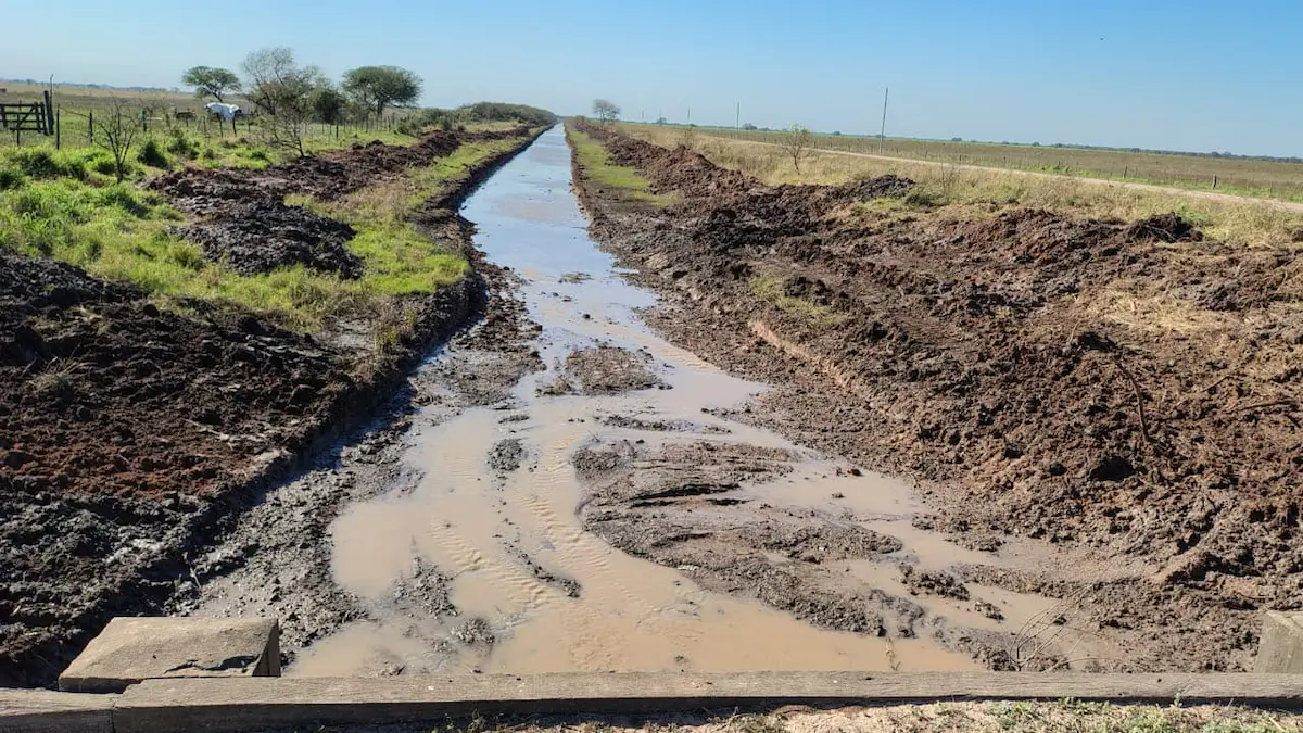 El Gobierno intensifica la limpieza de canales en Santa Sylvina