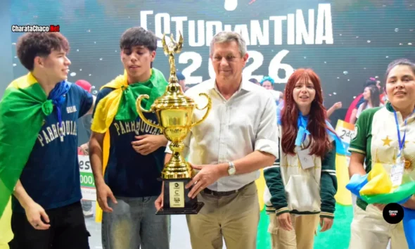 Rach felicitó a los estudiantes por la Estudiantina 2026