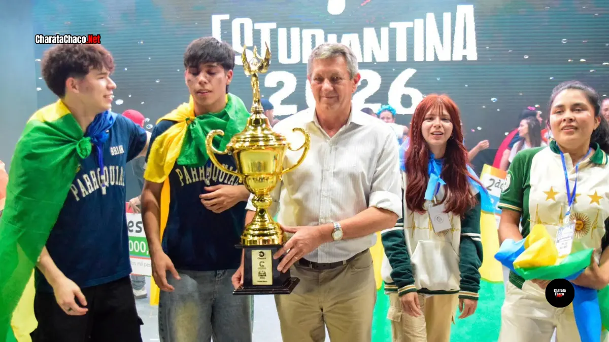 Rach felicitó a los estudiantes por la Estudiantina 2026