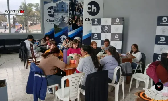 Taller de tejido solidario en el Paseo del Sol